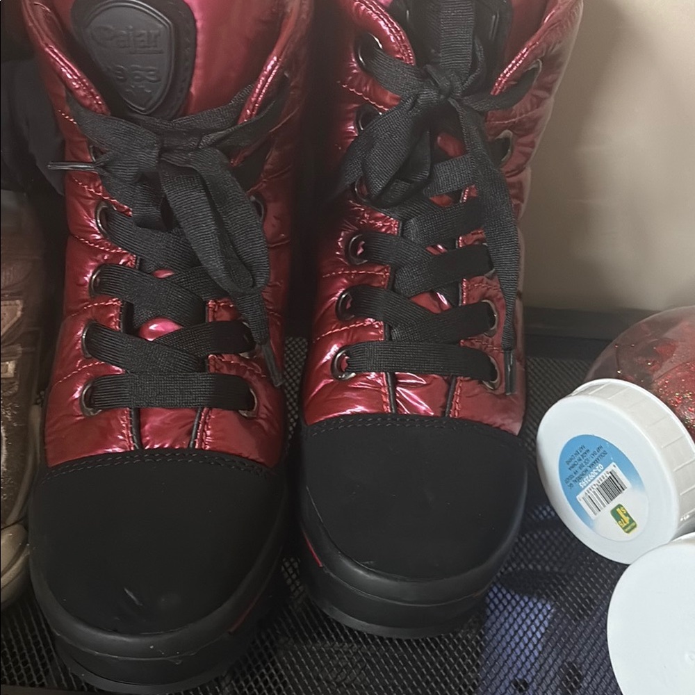 Stylish Red and Black boots Pajar
